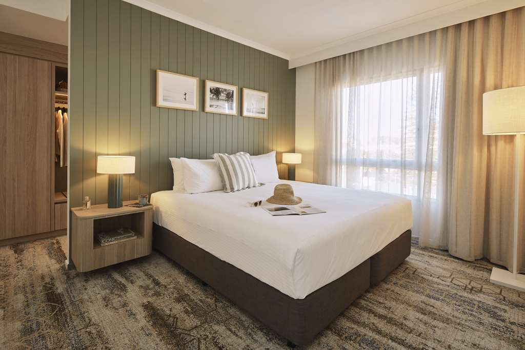 Rydges Port Macquarie-guestroom-Guest Room,Suite,On-Site.jpg