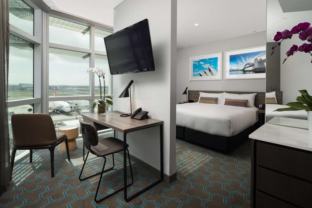 Rydges Sydney Airport-guestroom-Guest Room,Suite,On-Site.jpg