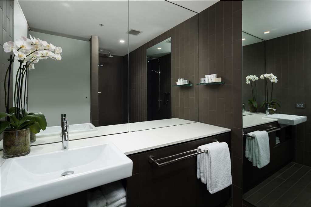 Rydges Sydney Airport-guestroom-Guest Room,Bathroom,Suite,On-Site.jpg