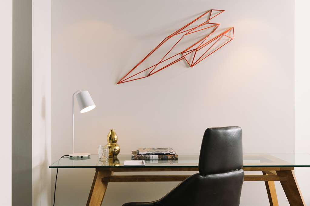 QT Canberra-guestroom-Guest Room,Suite,On-Site.jpg