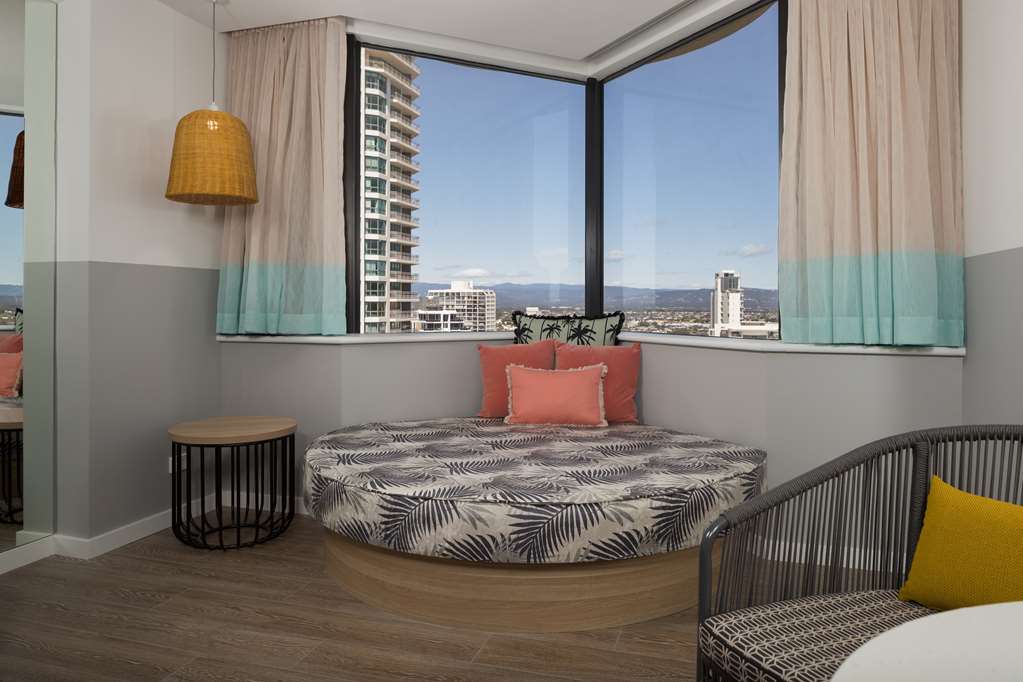 QT Gold Coast-guestroom-Guest Room,On-Site.jpg