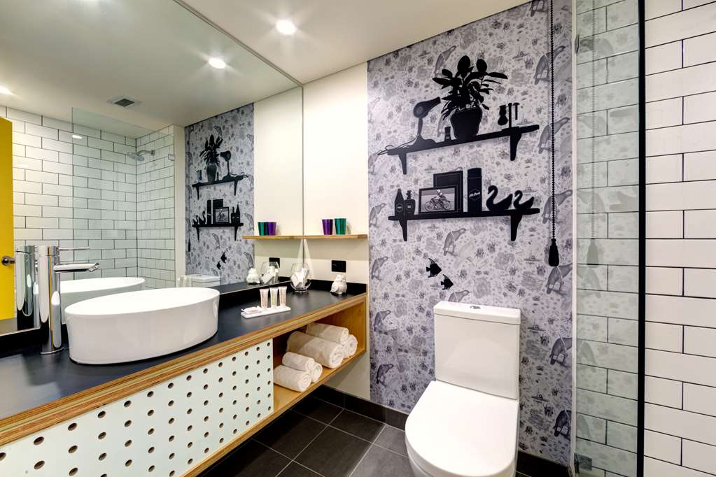 Atura Albury-guestroom-Guest Room,Bathroom,On-Site.jpg