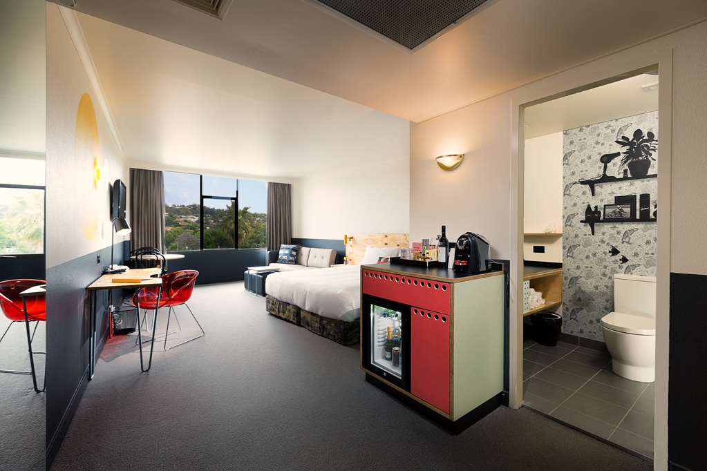 Atura Albury-guestroom-Guest Room,On-Site.jpg