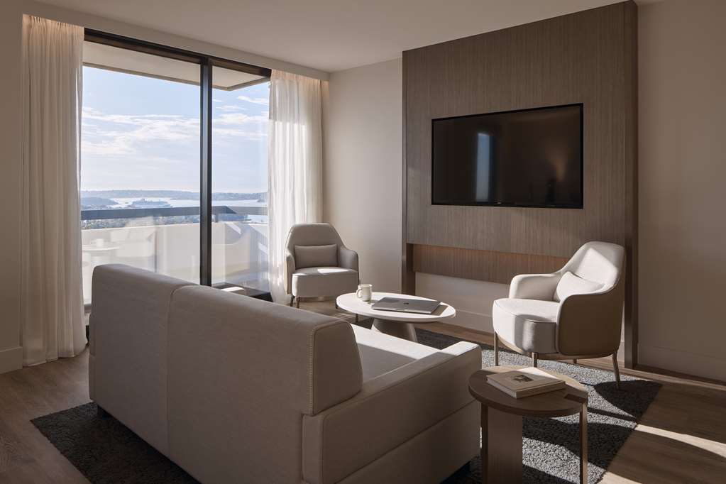 Rydges North Sydney-guestroom-Guest Room,Suite,On-Site.jpg