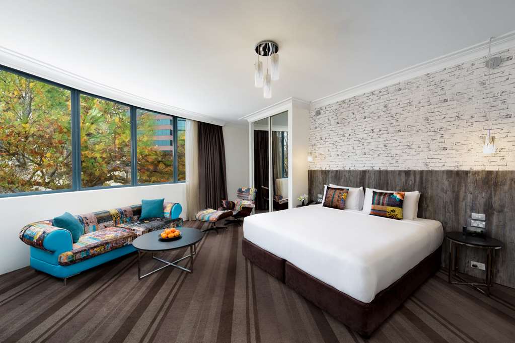 Rydges Sydney Central-guestroom-Guest Room,Suite,On-Site.jpg
