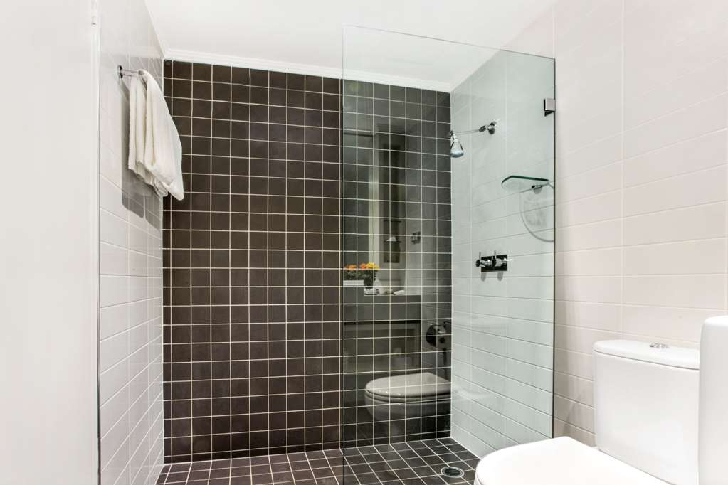 Rydges Sydney Central-guestroom-Guest Room,Bathroom,On-Site.jpg