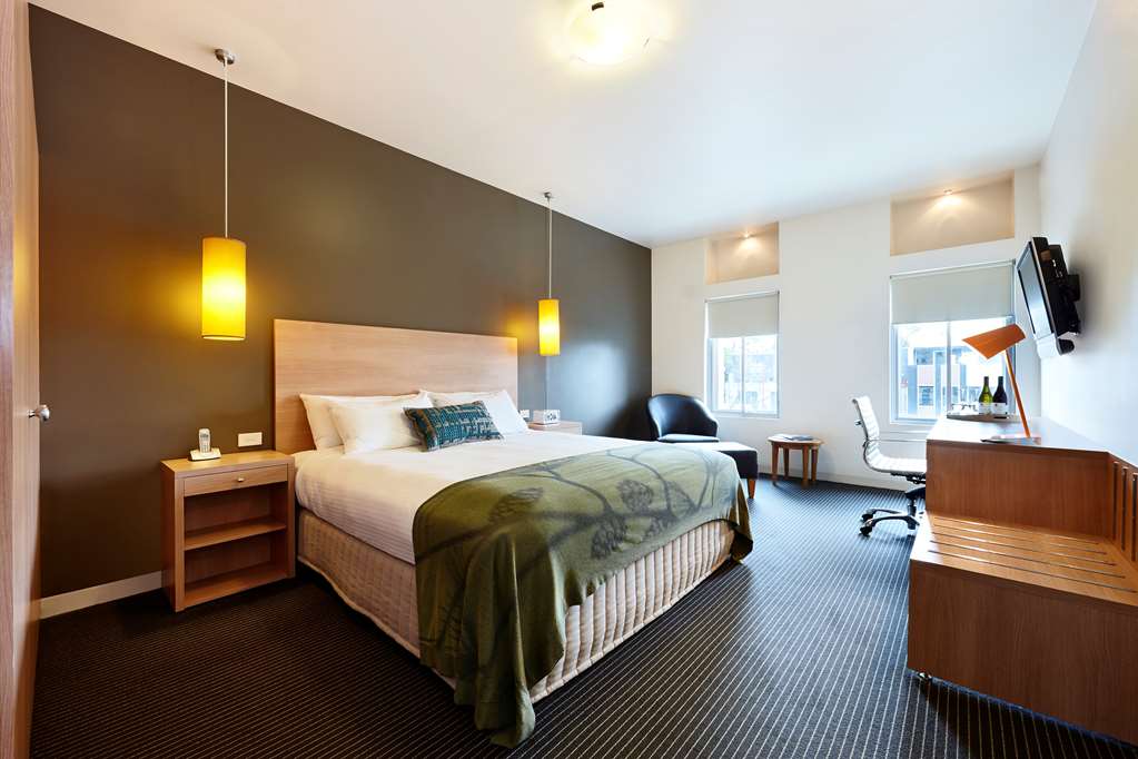 Saint Kilda Beach Hotel-guestroom-Guest Room,On-Site.jpg