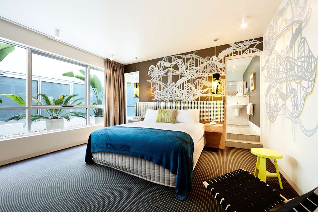 Saint Kilda Beach Hotel-guestroom-Guest Room,Suite,On-Site.jpg