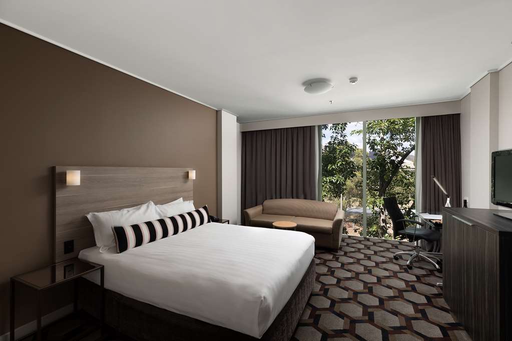 Rydges Capital Hill-guestroom-On-Site,Guest Room - Whole Room.jpg
