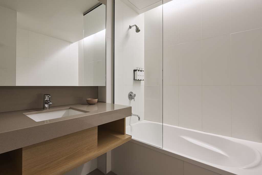 Atura Dandenong-guestroom-Guest Room,Bathroom,On-Site.jpg