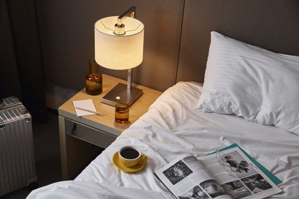 Atura Dandenong-guestroom-Guest Room,On-Site.jpg