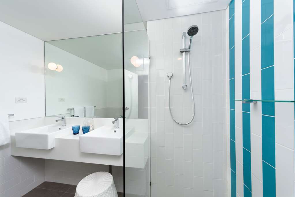 Rydges Cronulla Beachside-guestroom-Guest Room,Bathroom,On-Site.jpg