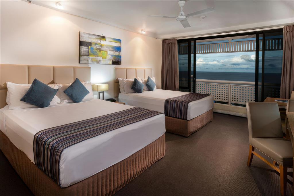 Rydges Esplanade Resort Cairns-guestroom-Guest Room,On-Site.jpg