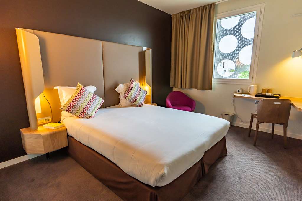 CAMPANILE MONTPELLIER CENTRE ST ROC-guestroom-Guest Room,On-Site.jpg