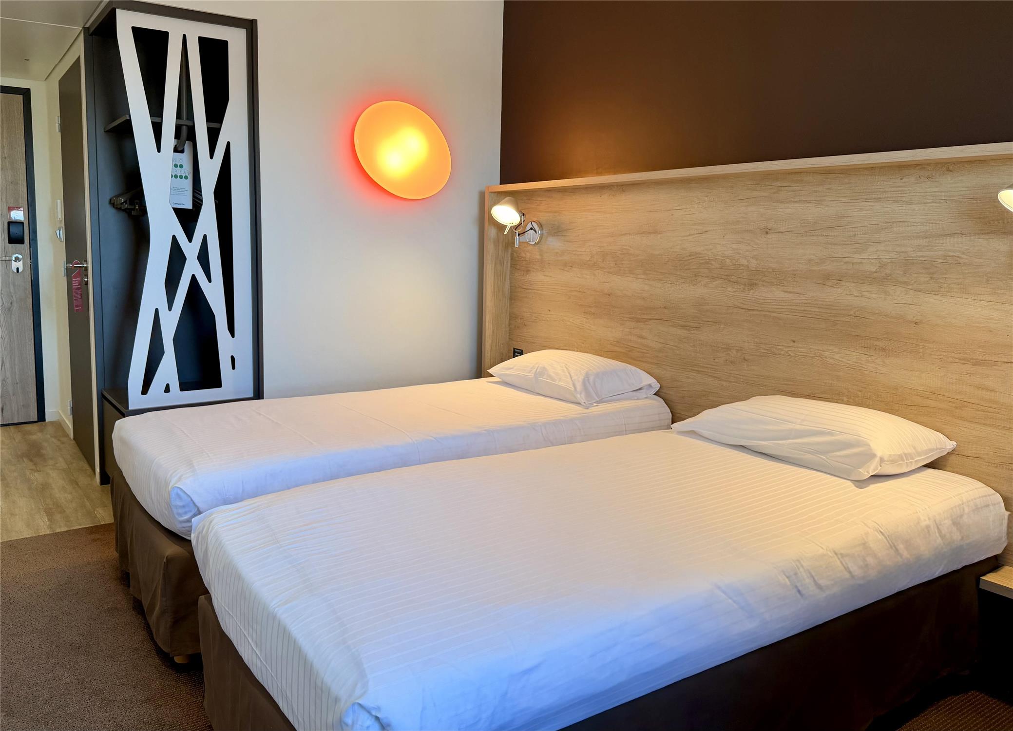 HÔTEL CAMPANILE PRIME - LAVAL NORD - Chambres / Logements
