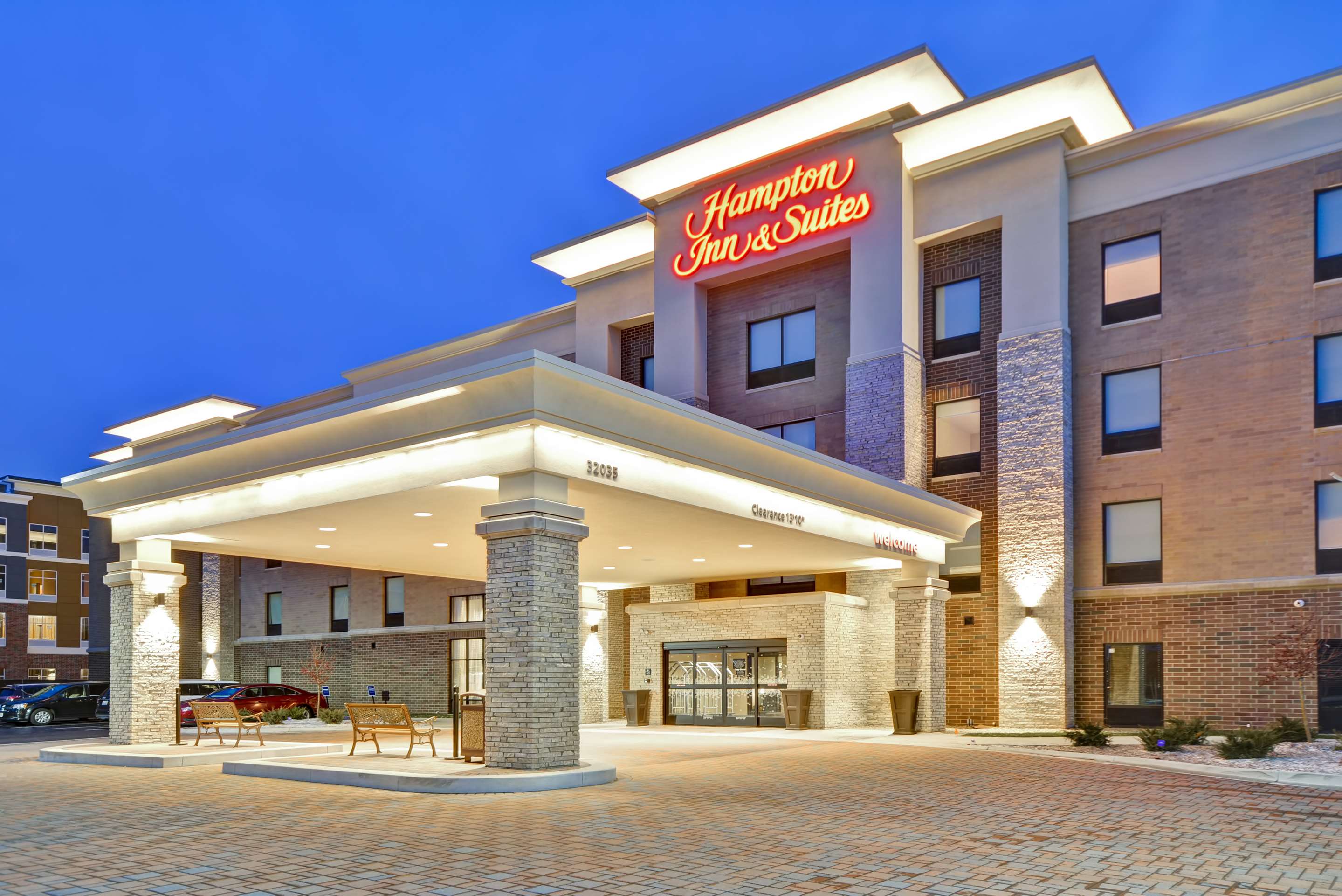 Exterior | Hampton Inn & Suites Detroit/Warren