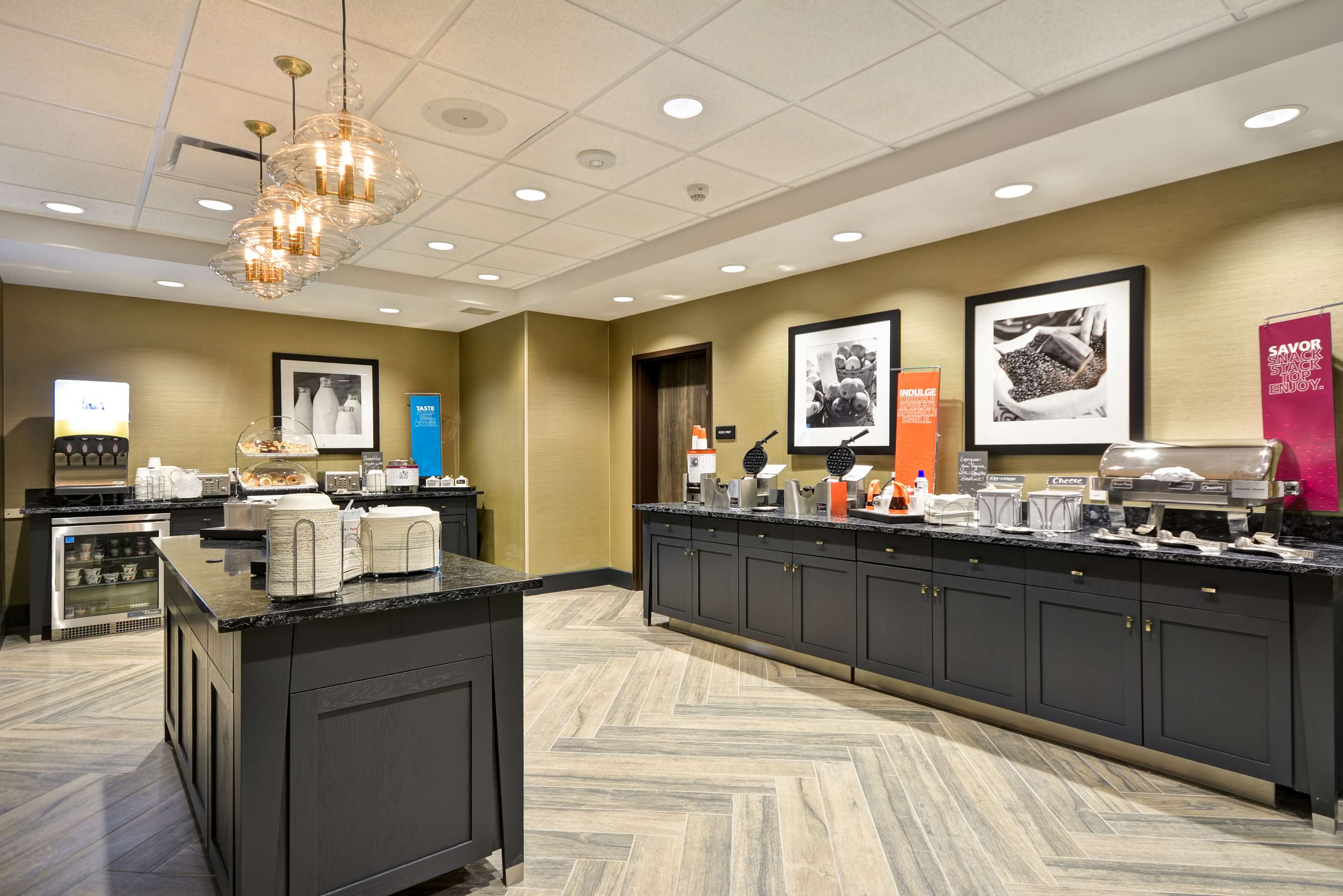 Restaurant | Hampton Inn & Suites Detroit/Warren