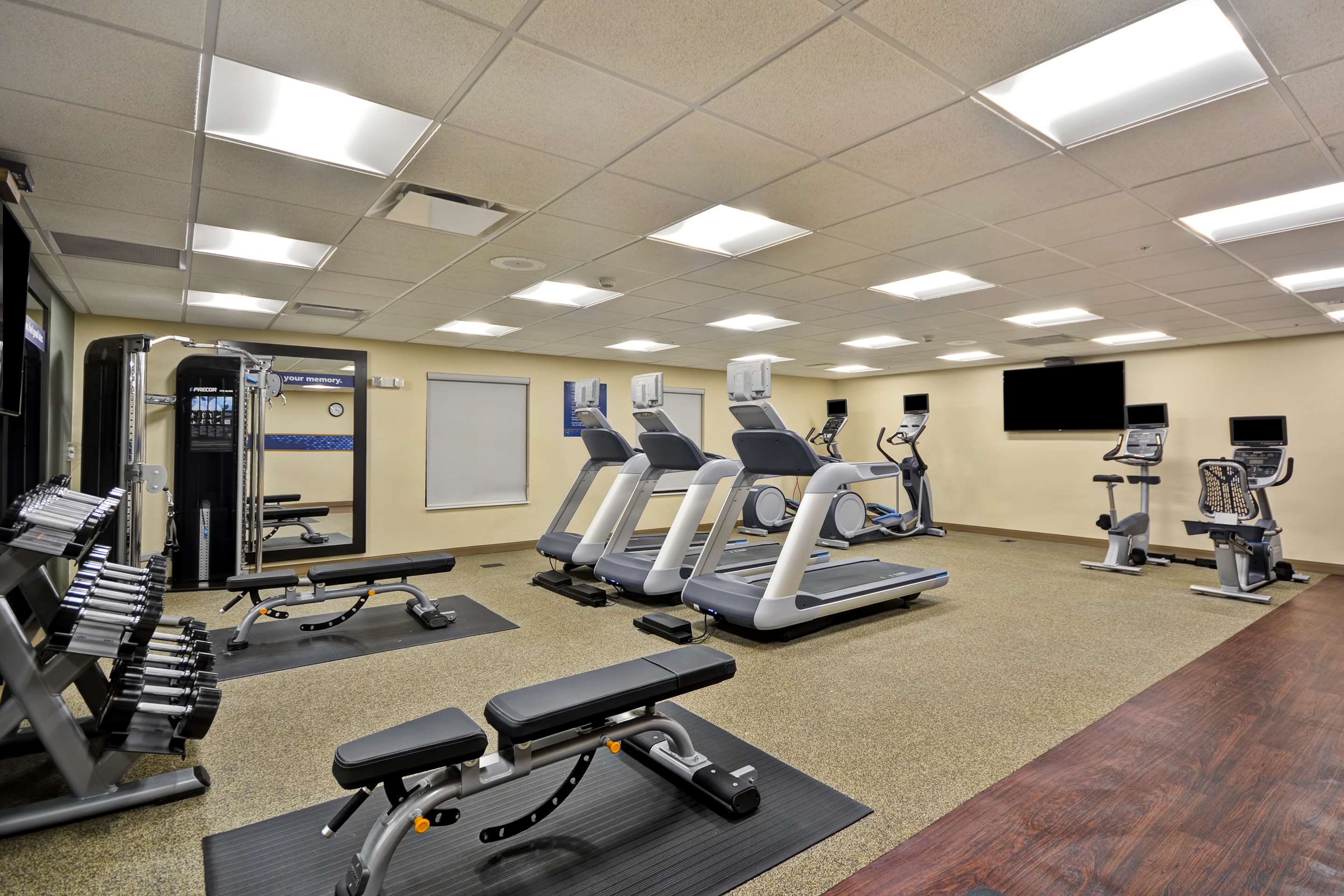 Health club fitness center gym | Hampton Inn & Suites Detroit/Warren