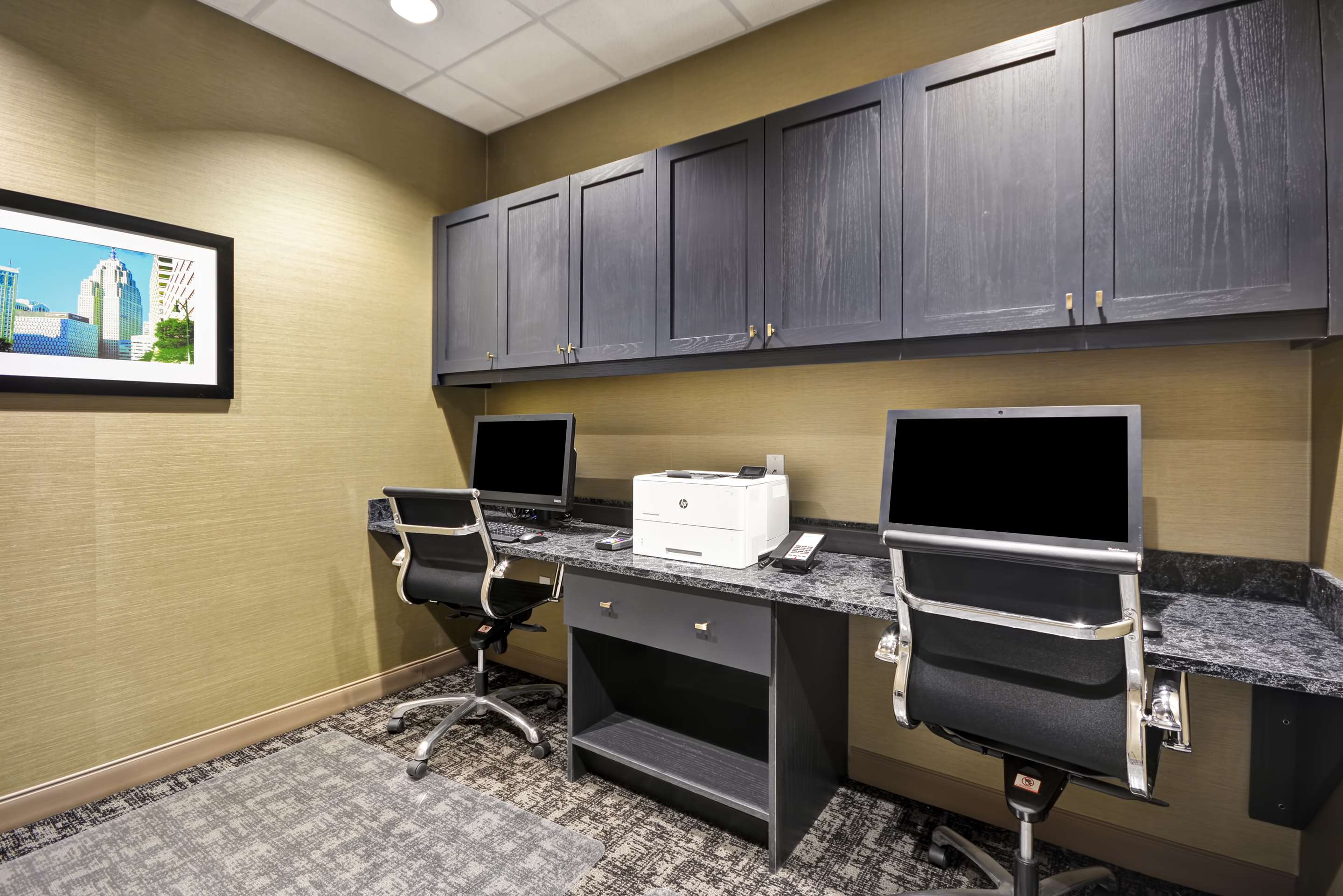 Business Center | Hampton Inn & Suites Detroit/Warren