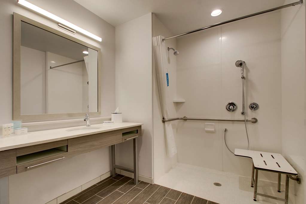 Hampton Inn & Suites by Hilton Knightdale Raleigh - Tap to explore photos