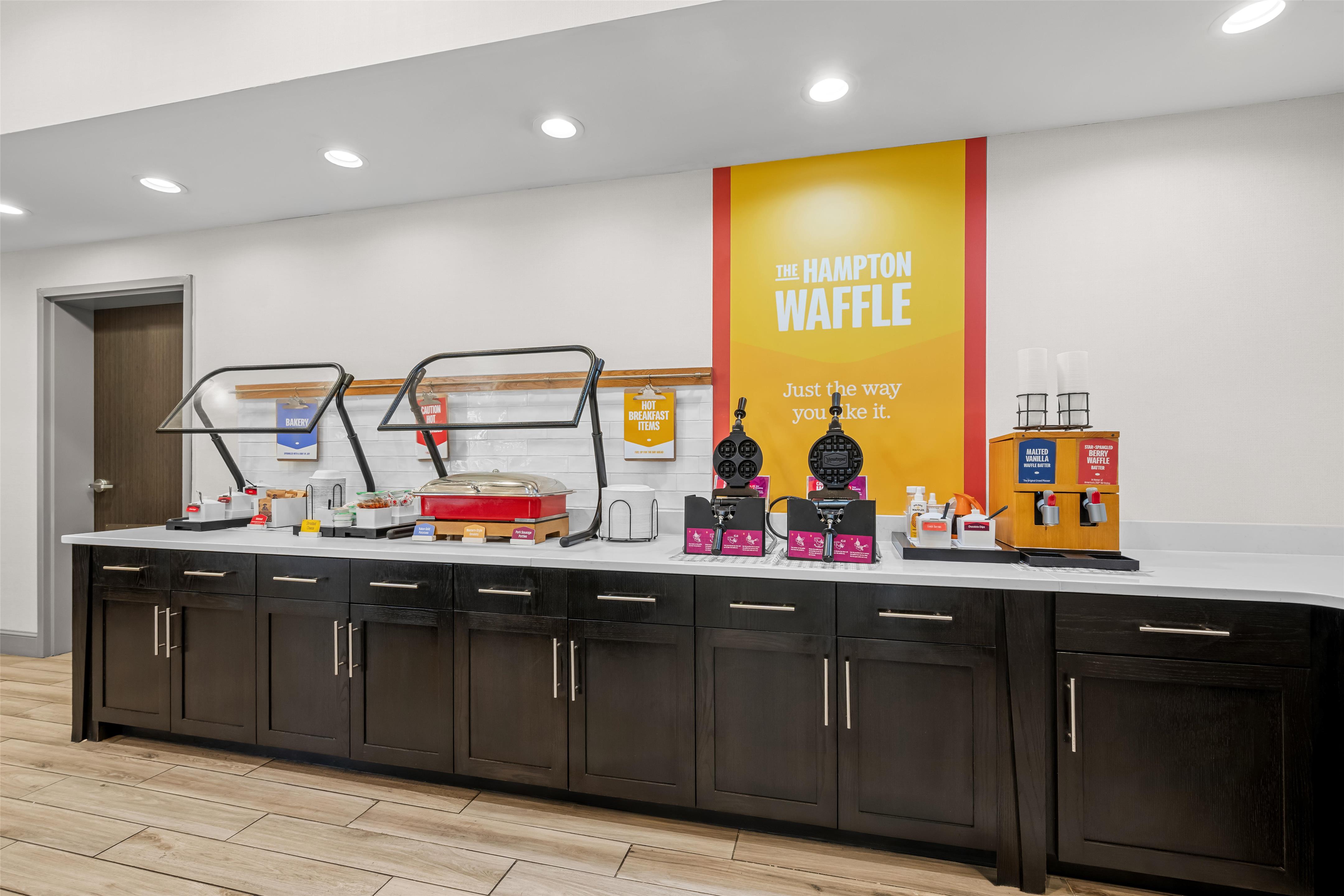 Breakfast Area | Hampton Inn & Suites Knightdale Raleigh