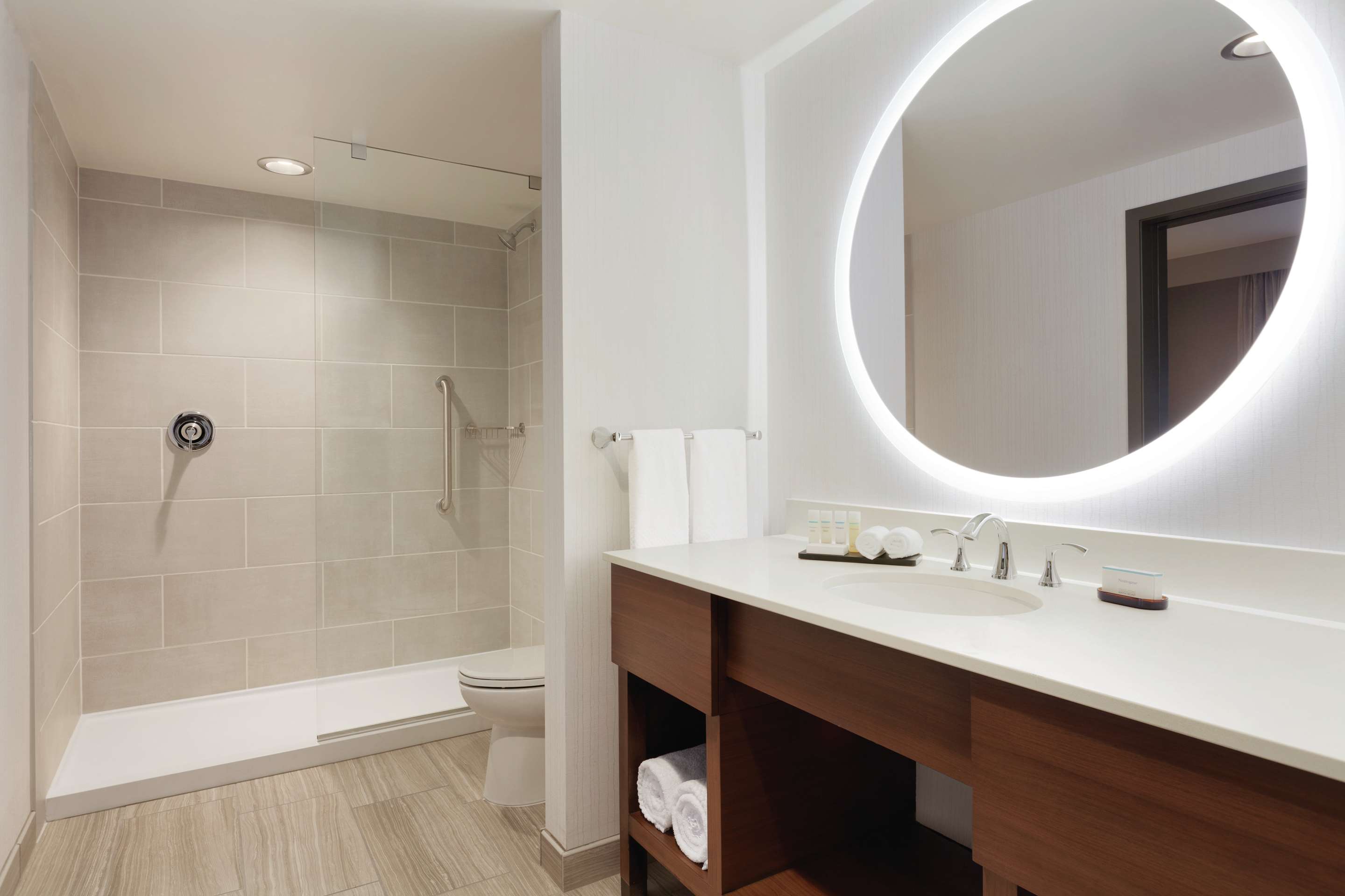 Guest room bath