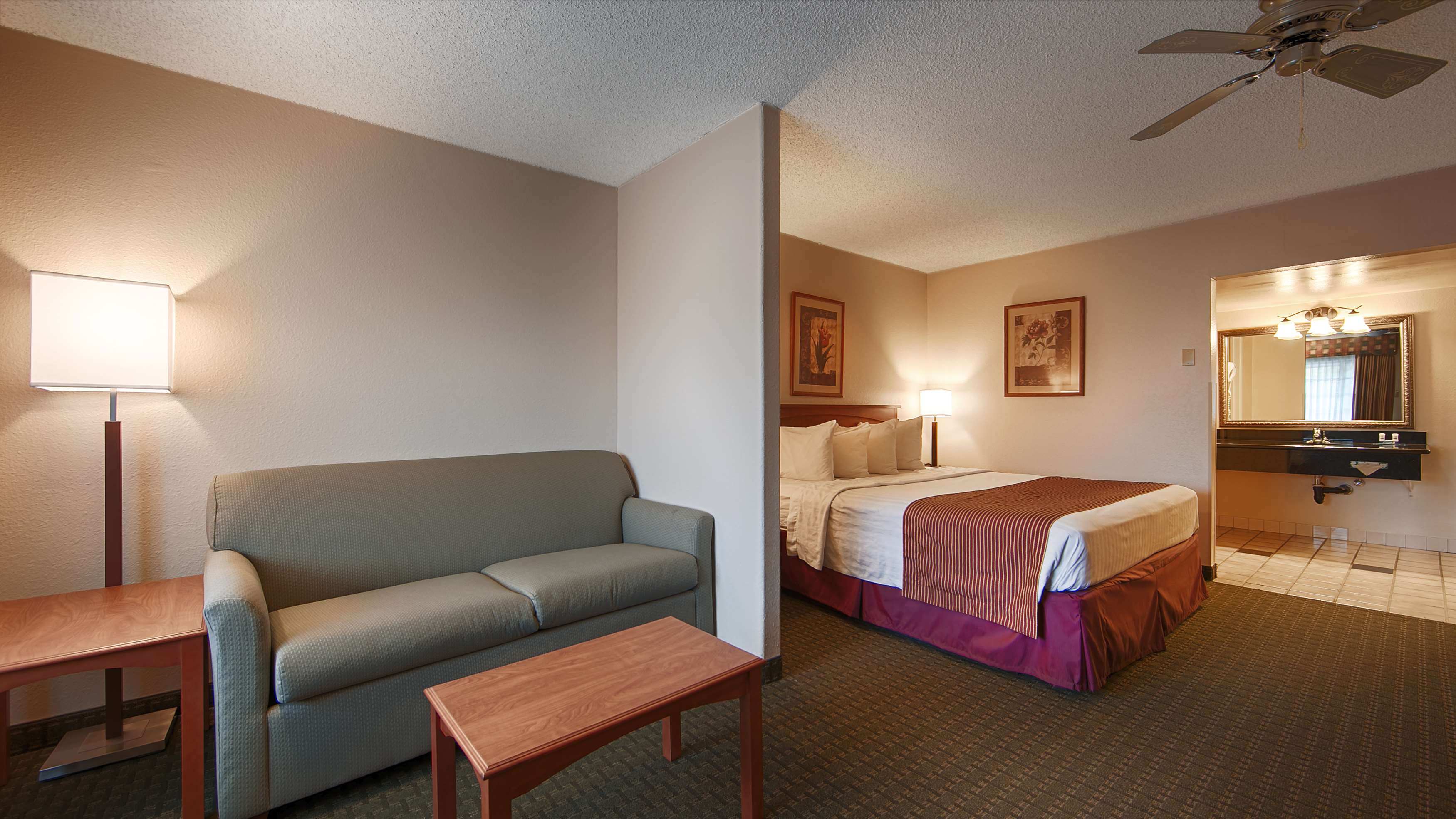 SureStay Hotel by Best Western Tehachapi - Tap to explore photos