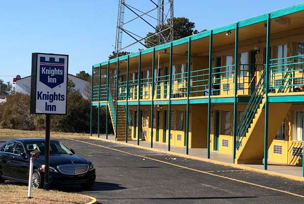 Exterior view - Knights Inn Selma - I-95, Exit 97