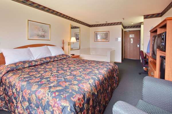 Suite - Super 8 Hotel Crawfordsville - I-74, Exit 34