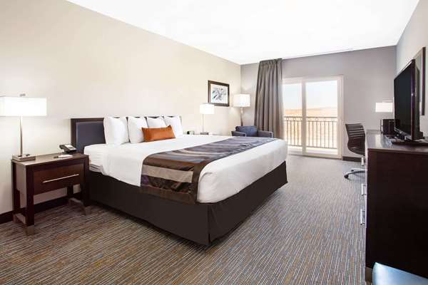  - Wingate by Wyndham Hotel Downtown Page