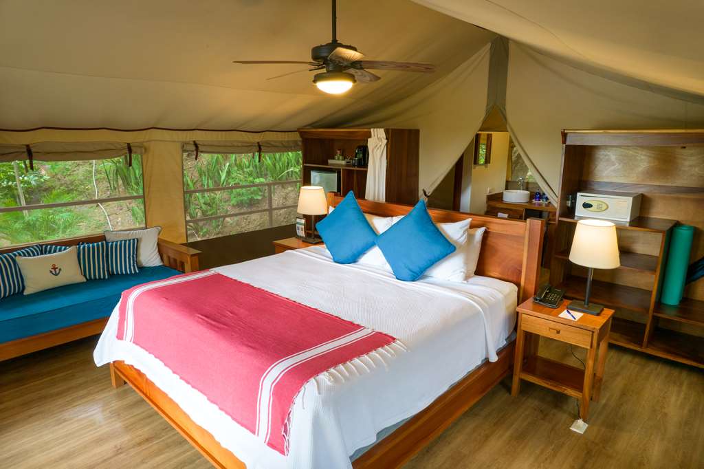 ISLA CHIQUITA-guestroom-Guest Room,On-Site.jpg
