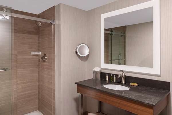  - DoubleTree by Hilton Hotel Burlington