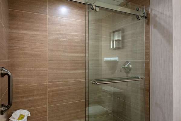  - DoubleTree by Hilton Hotel Burlington