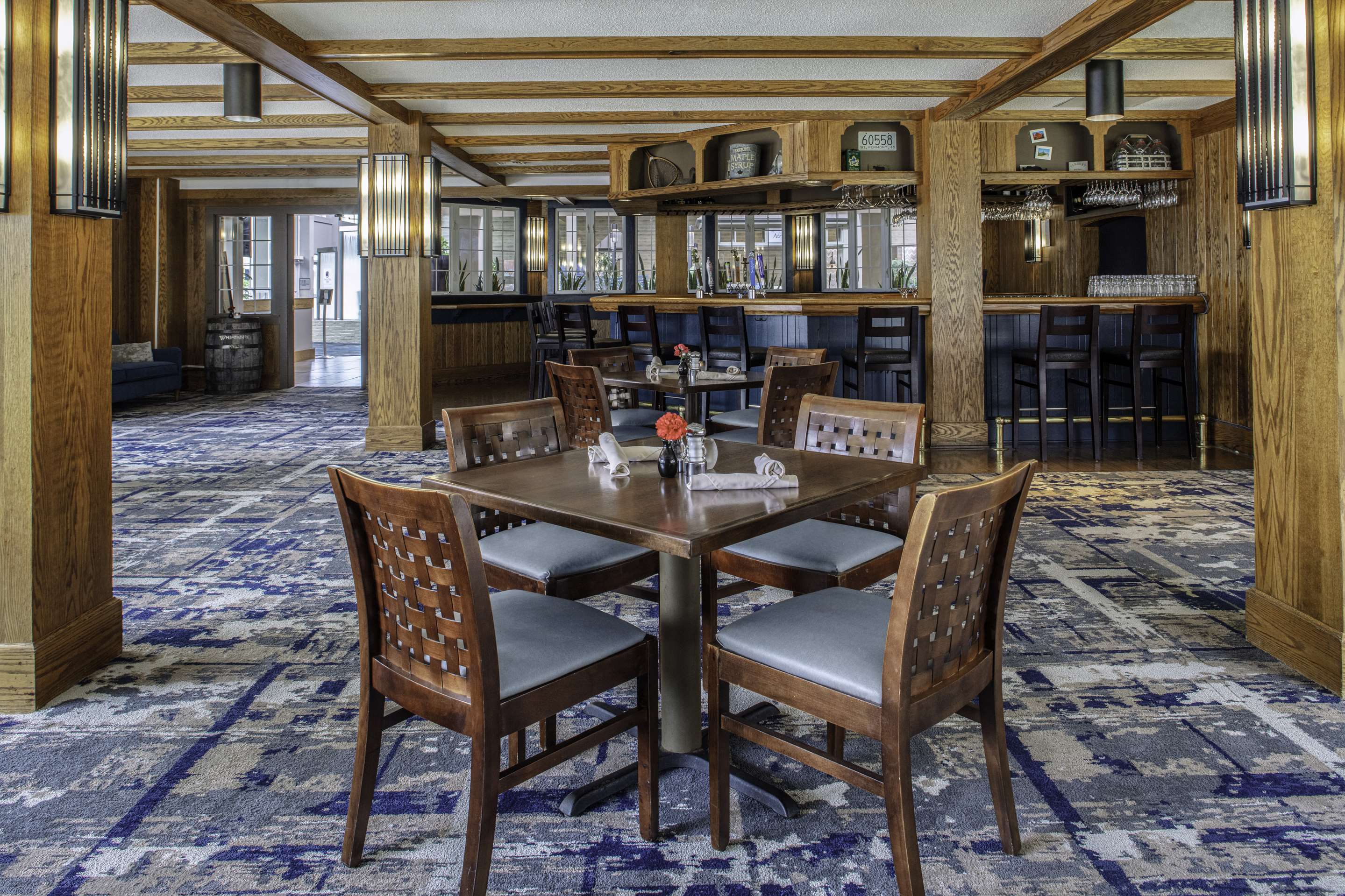 BarLounge | DoubleTree by Hilton Burlington Vermont