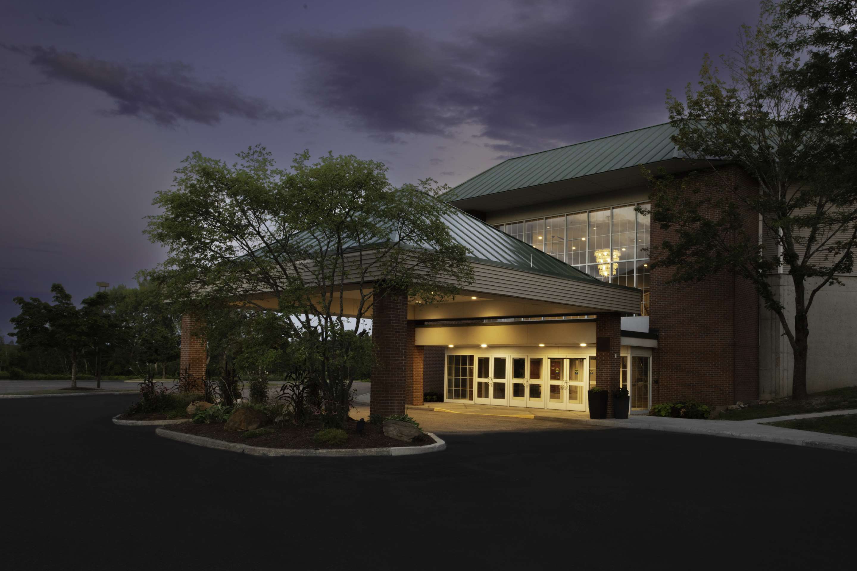 Exterior | DoubleTree by Hilton Burlington Vermont