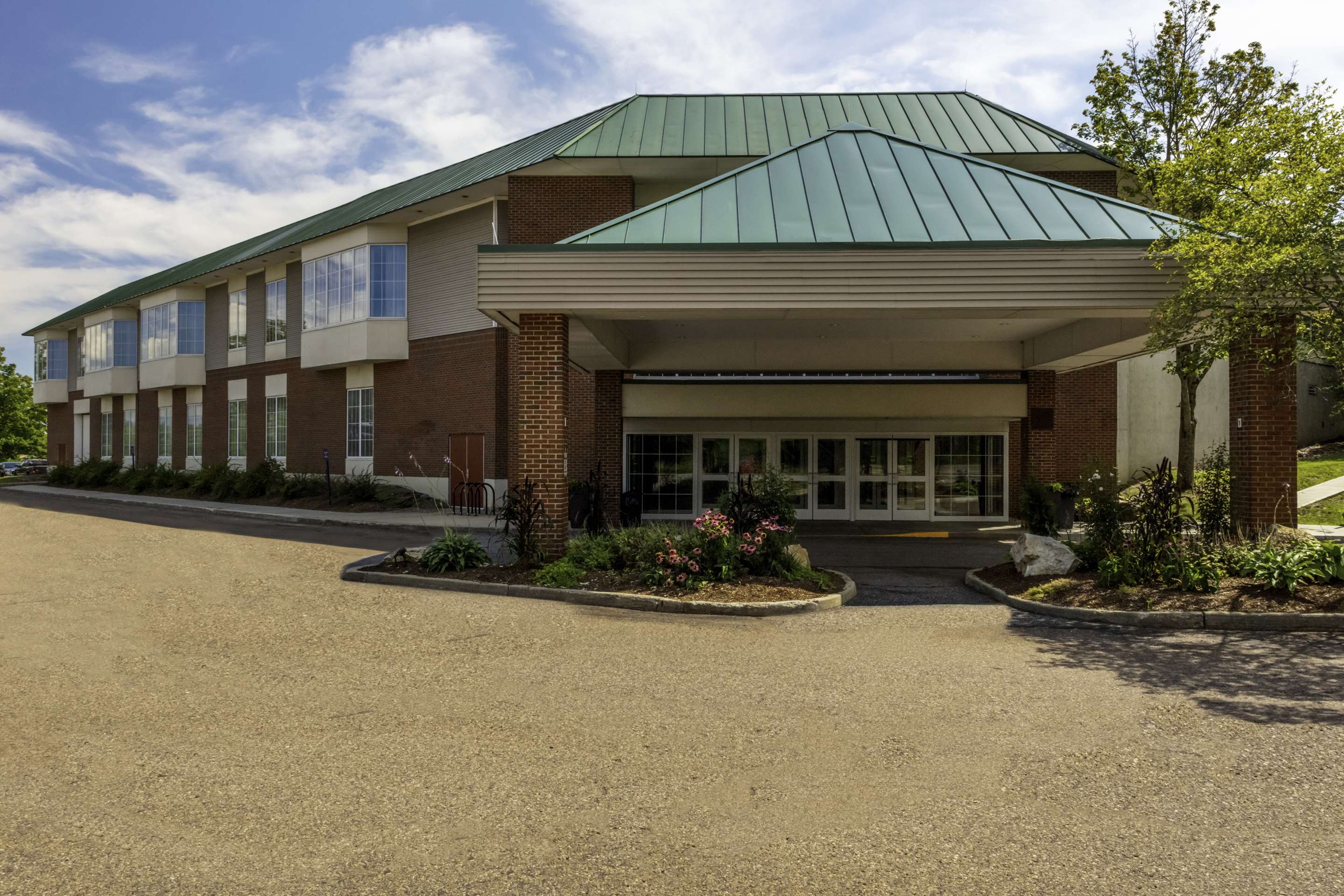 Exterior | DoubleTree by Hilton Burlington Vermont