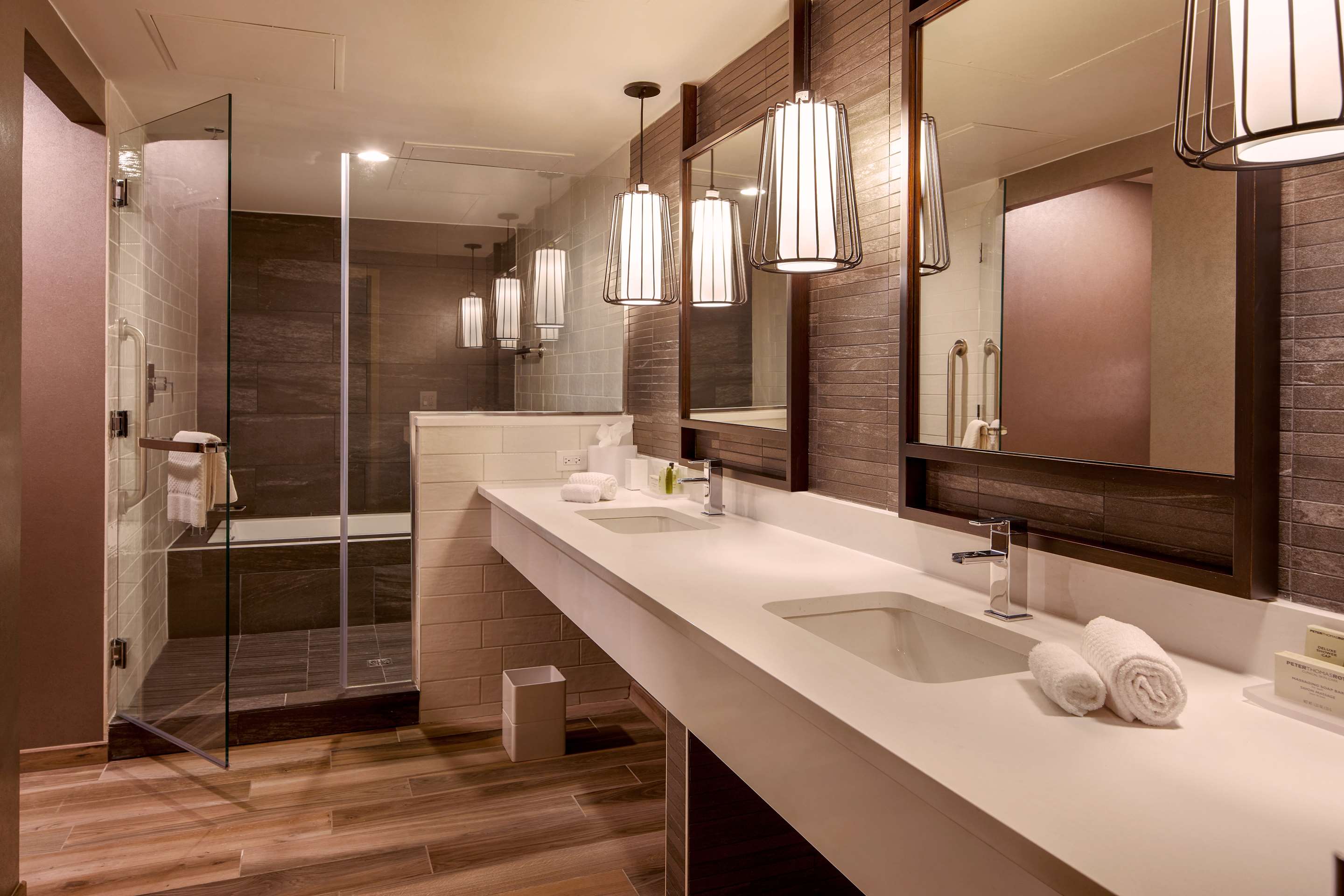 Guest room bath