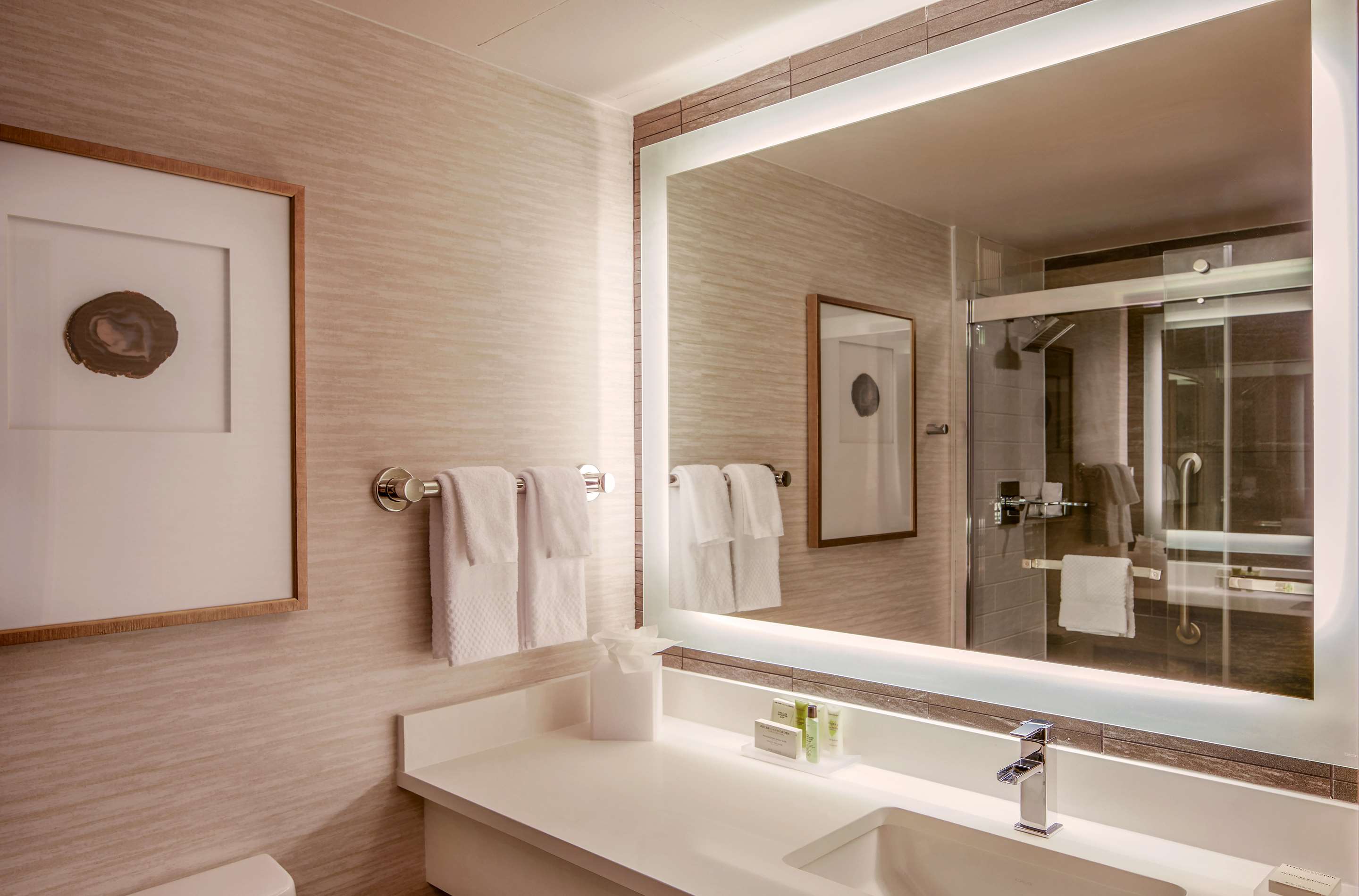 Guest room bath