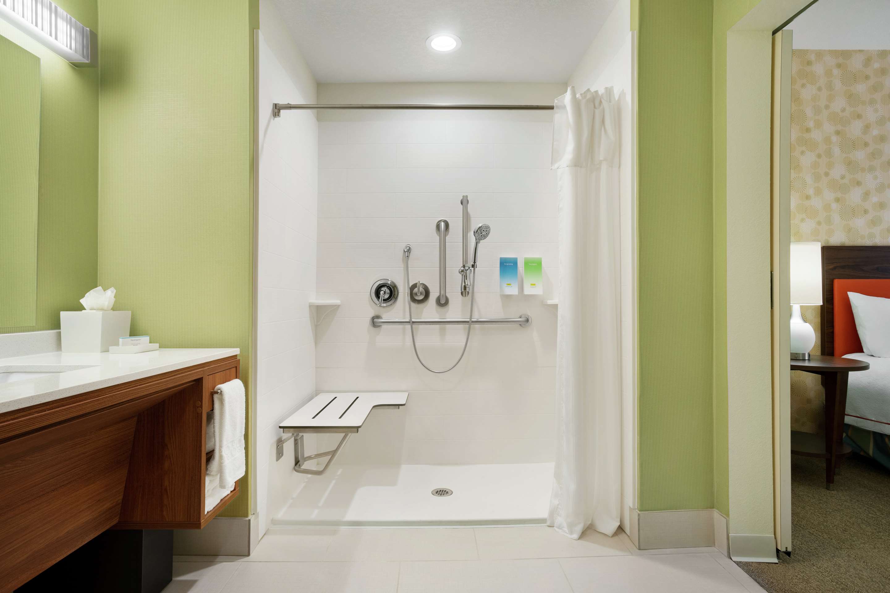 Guest room bath