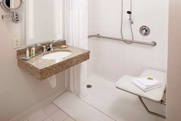  - DoubleTree by Hilton Hotel Downtown Manchester