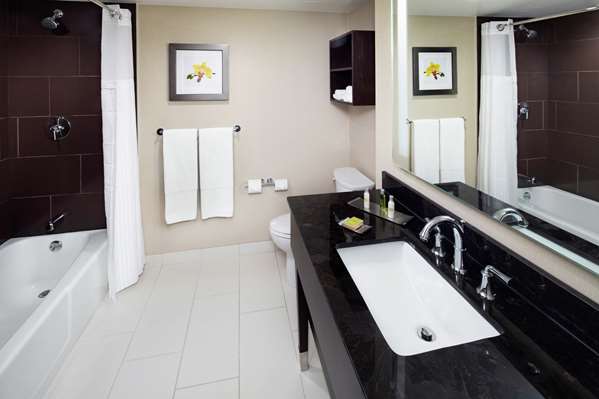  - DoubleTree by Hilton Hotel Downtown Manchester