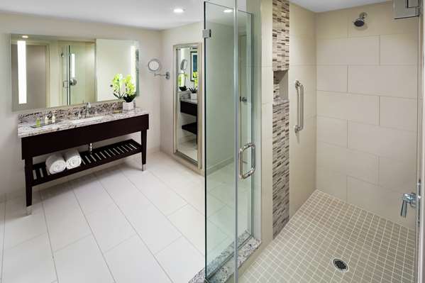  - DoubleTree by Hilton Hotel Downtown Manchester