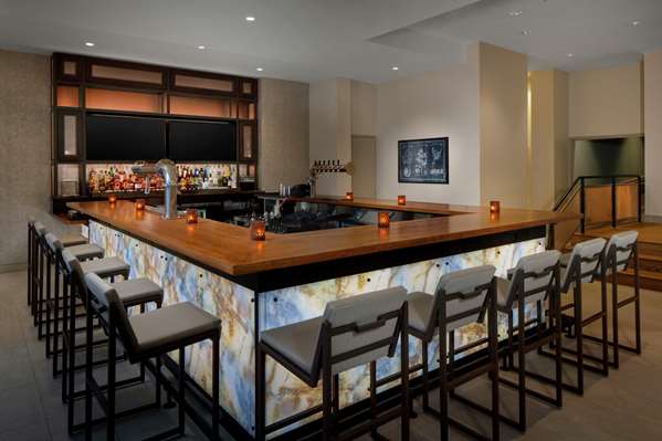 Bar - DoubleTree by Hilton Hotel Downtown Manchester
