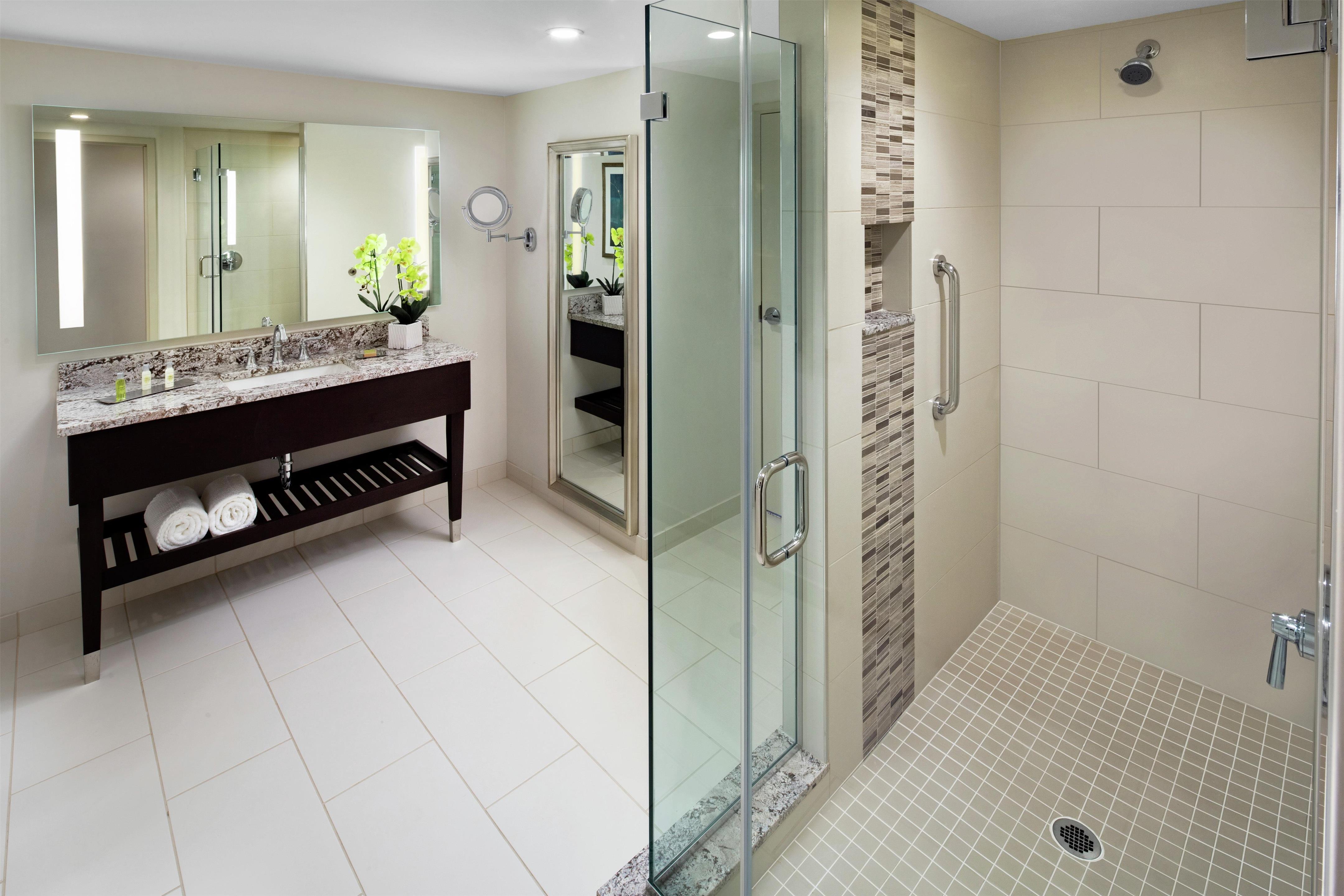 Guest room bath