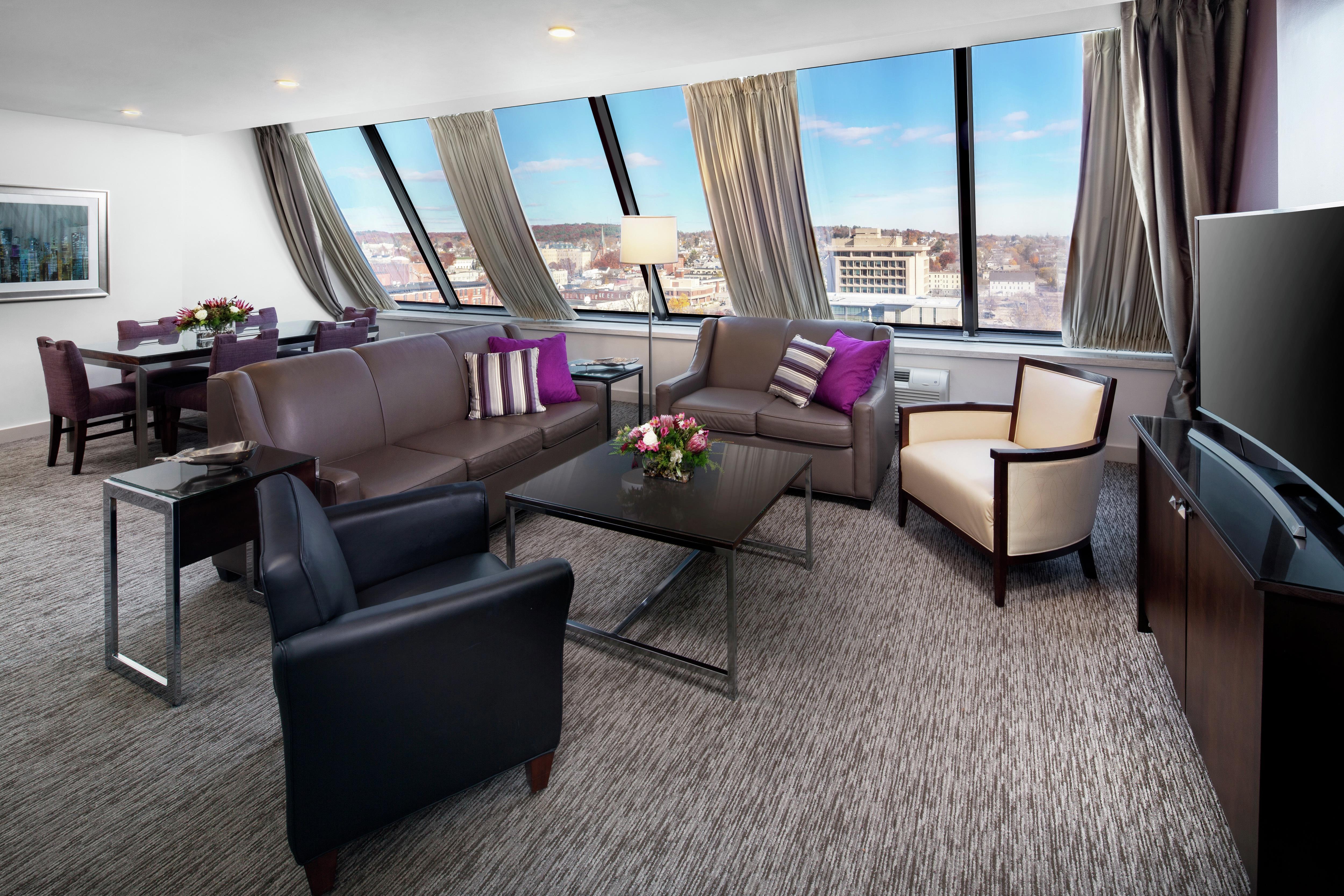 DoubleTree by Hilton Manchester Downtown Room Type - 1 KING PRESIDENTIAL SUITE