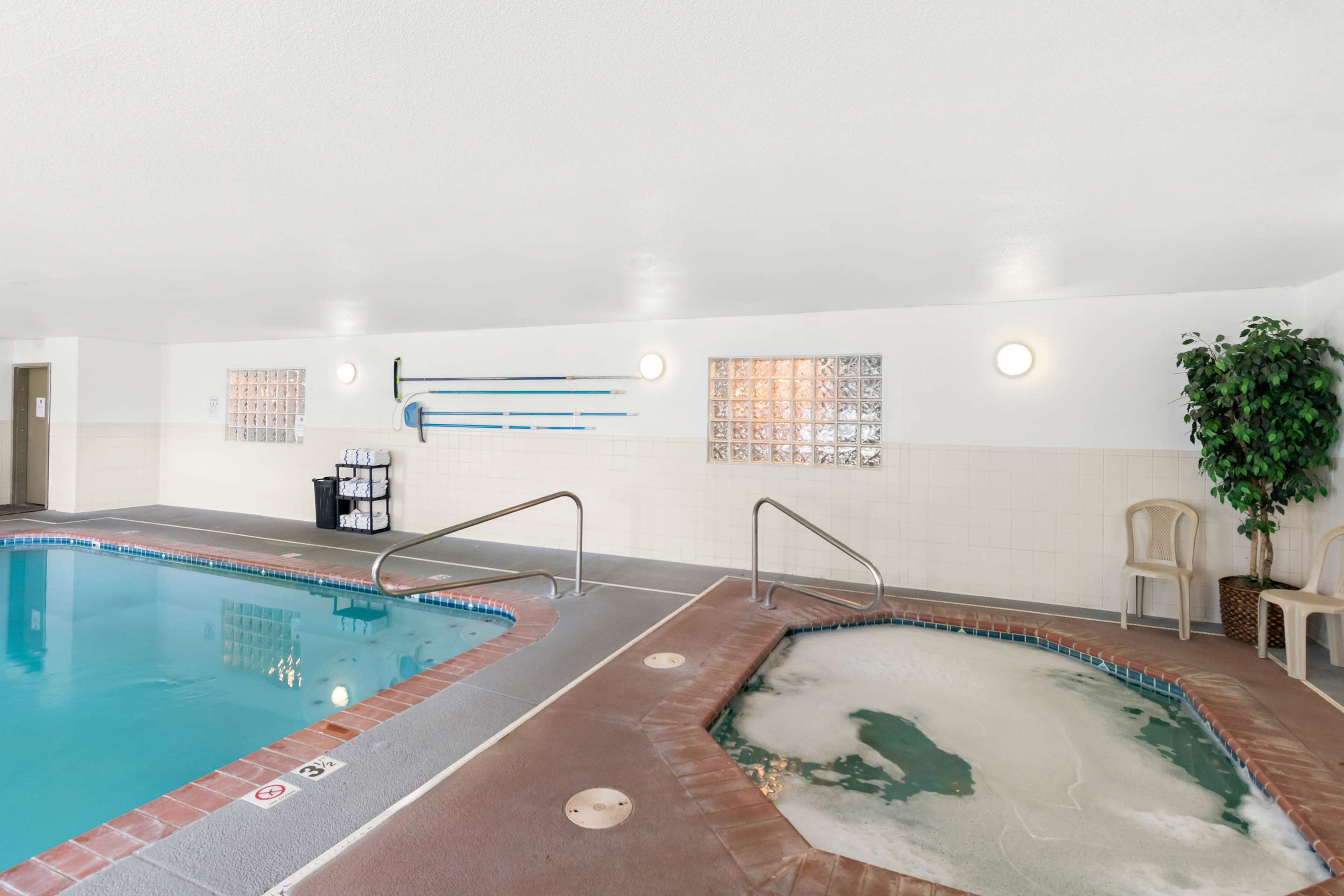 WAKELA Pool | GuestHouse Kelso Longview