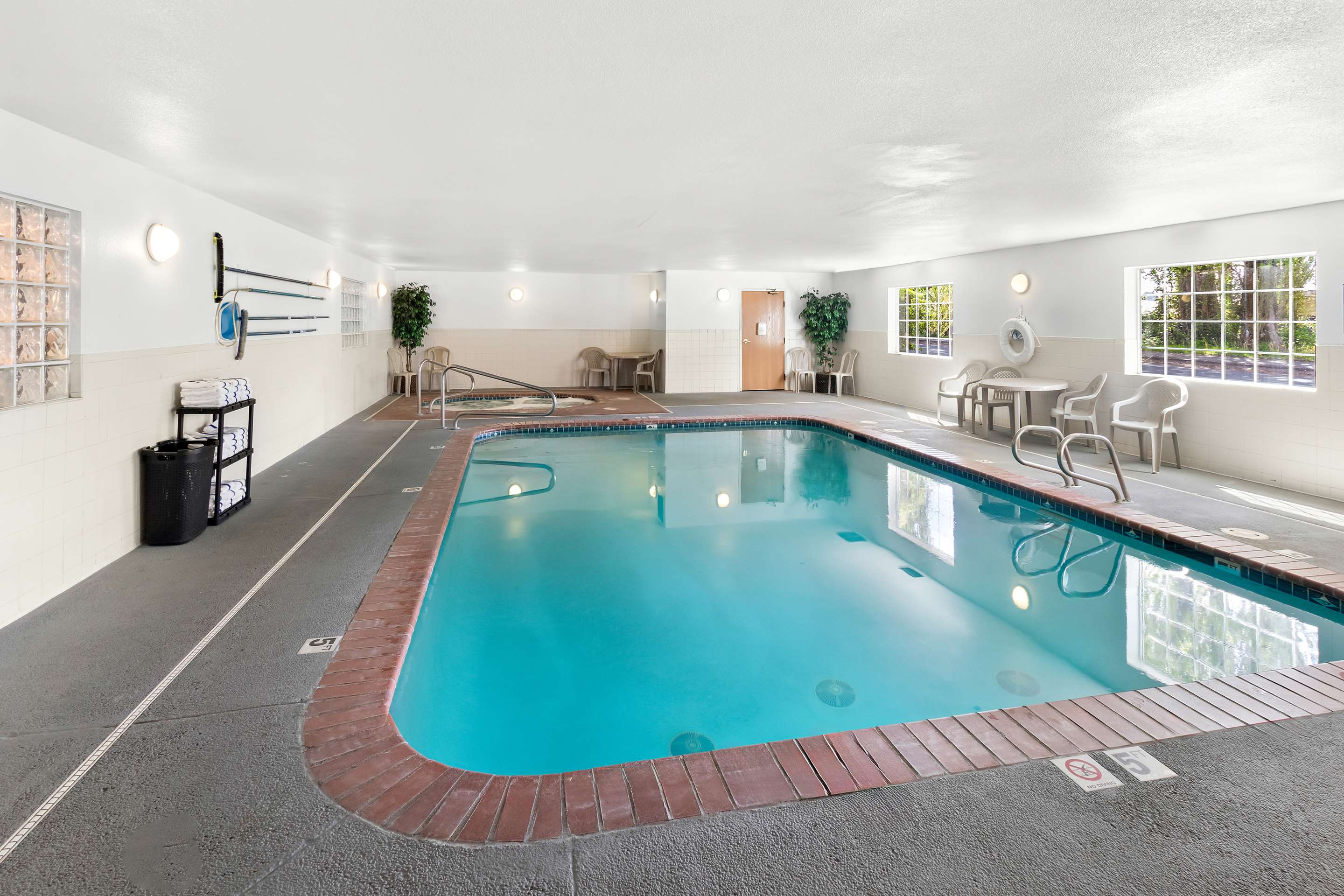 WAKELA Pool | GuestHouse Kelso Longview