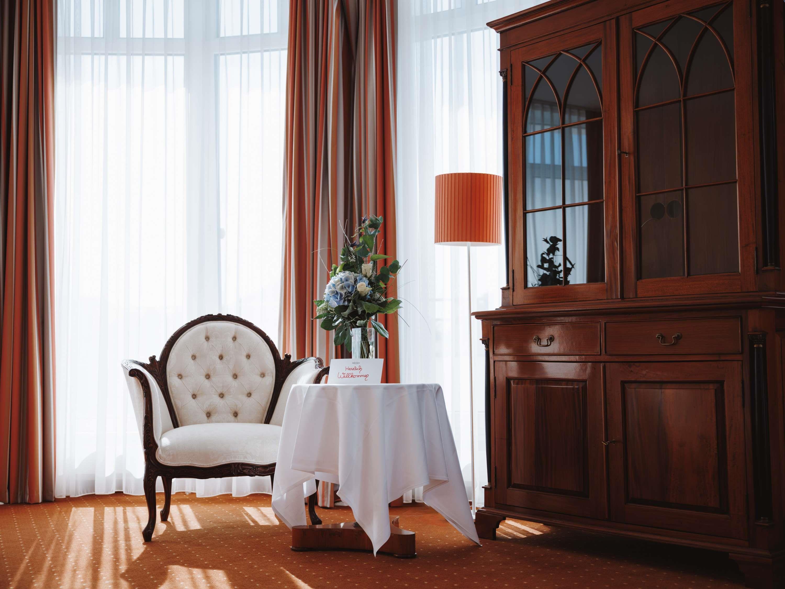 Mercure Hotel Plaza Magdeburg Room Type - Privilege Suite with a Double Bed and in some cases with a sofa, with bathtub Mercure Hotel Plaza Magdeburg Room Type - Privilege Suite with a Double Bed and in some cases with a sofa, with bathtub