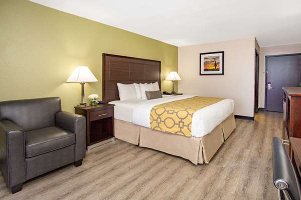  - Baymont Inn & Suites West Phoenix - I-10, Exit 137 & 139