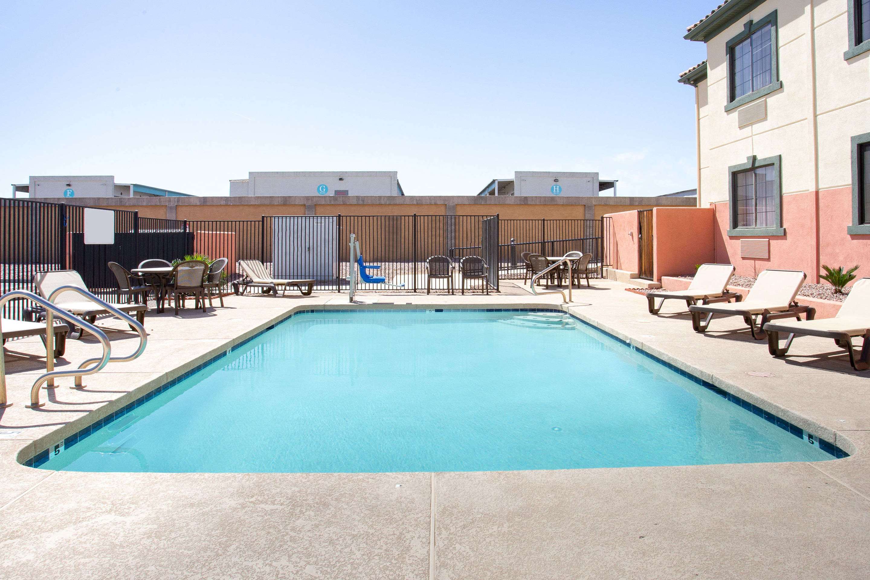 Pool | Baymont by Wyndham Phoenix I-10 near 51st Ave